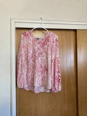 Cabin Bethany Blouse in pink snakeskin print